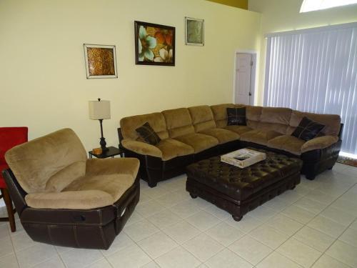 Hills Den 102