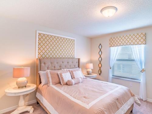 Villa Westside Gold - 600 Holiday Home