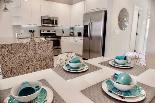 Aco Family - 3 Bd With Pool (1712)