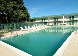 Hotel Quality Inn & Suites