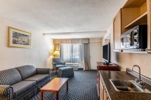 Hotel Quality Inn & Suites