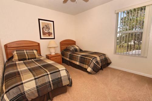 Oxford 684 Apartment
