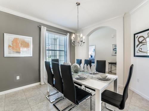 Oak Tree Villa 4140