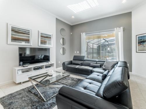 Oak Tree Villa 4140