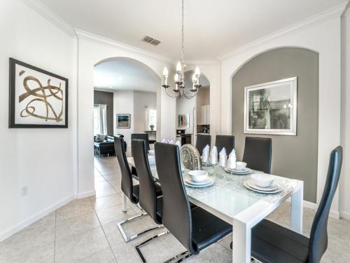 Oak Tree Villa 4140