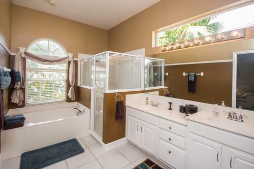 Ron's Highlands Reserve Villa - Five Bedroom Home