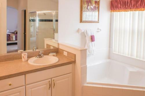 Hibiscus Haven - Four Bedroom Home