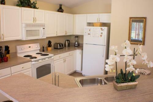 Hibiscus Haven - Four Bedroom Home