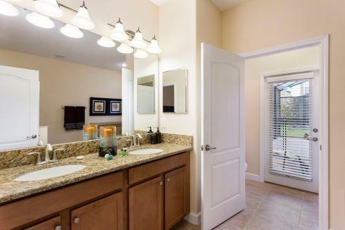 Champions Gate - Eight Bedroom Villa - Cg012