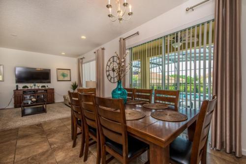 6 Bedroom, 5 Bath Vacation 4164od Villa