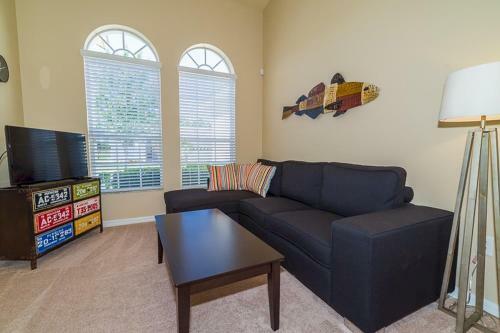 Robin Hill 15830 Villa