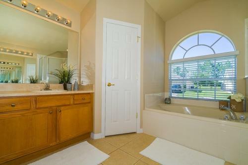 Robin Hill 15830 Villa