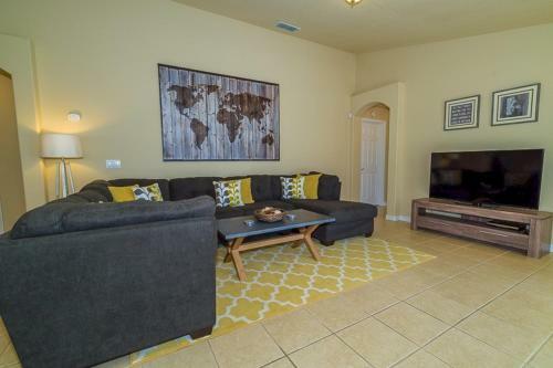 Robin Hill 15830 Villa