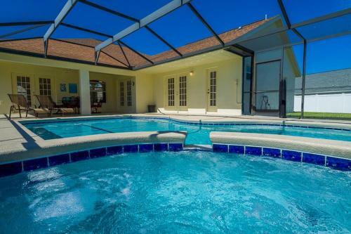 Robin Hill 15830 Villa