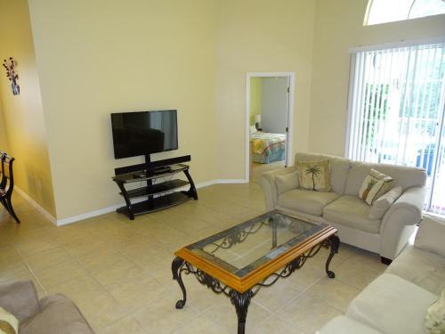 Whittier Lodging 341