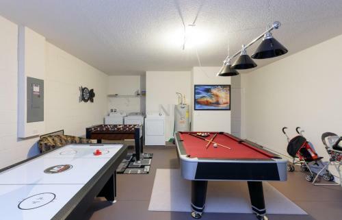 X-large Pool With Game Room 11cp14