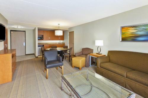 Holiday Inn Hotel & Suites Bolingbrook