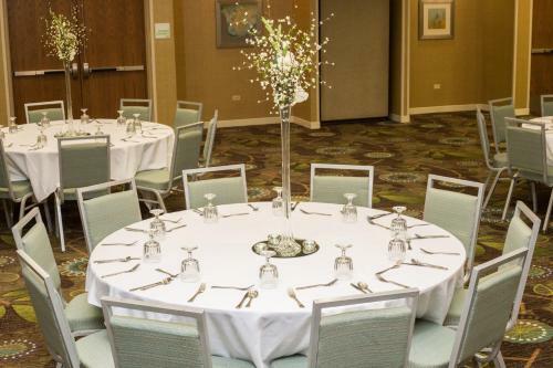 Holiday Inn Hotel & Suites Bolingbrook