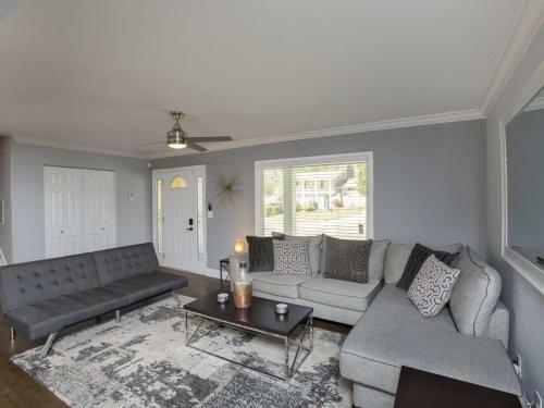 Stunning, New 6 Bdr 4ba Decatur Home W/ Bonus Room