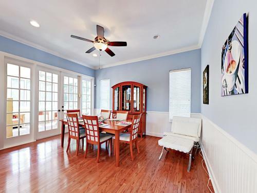 10 Ne 7th Street Home