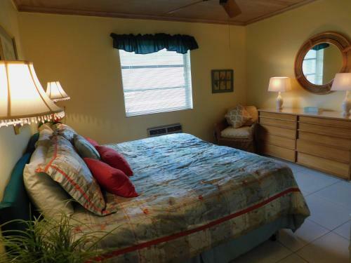 Apartamento The Grove Beach Condominiums