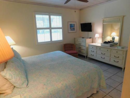 Apartamento The Grove Beach Condominiums