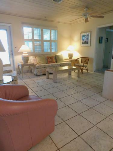 Apartamento The Grove Beach Condominiums
