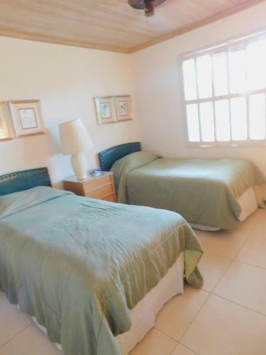 Apartamento The Grove Beach Condominiums