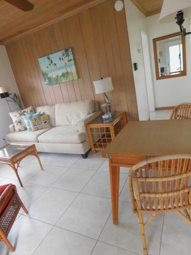 Apartamento The Grove Beach Condominiums