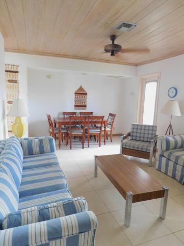 Apartamento The Grove Beach Condominiums