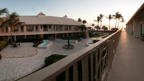 Hotel The Dover House Resort