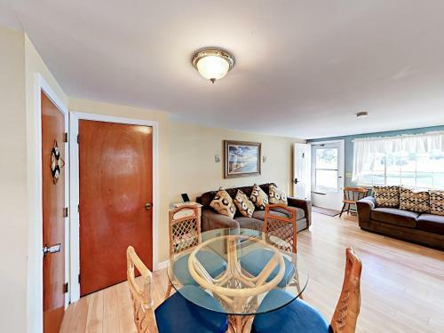 Apartamento 460 Lower County Road Duplex Left Side Unit