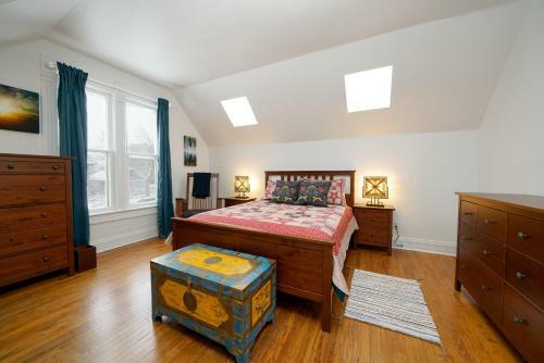 1741 Emerson St Home