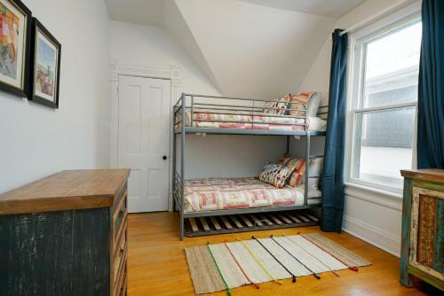 1741 Emerson St Home