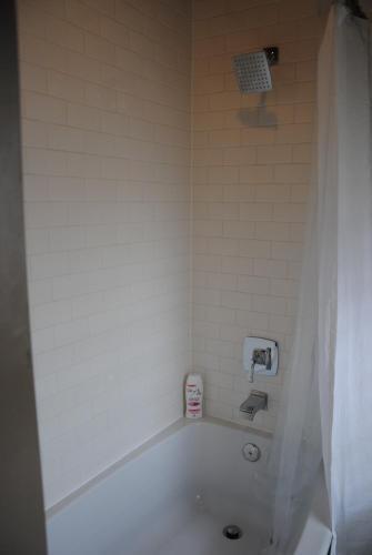 Bed & Breakfast Off Broadway B & B