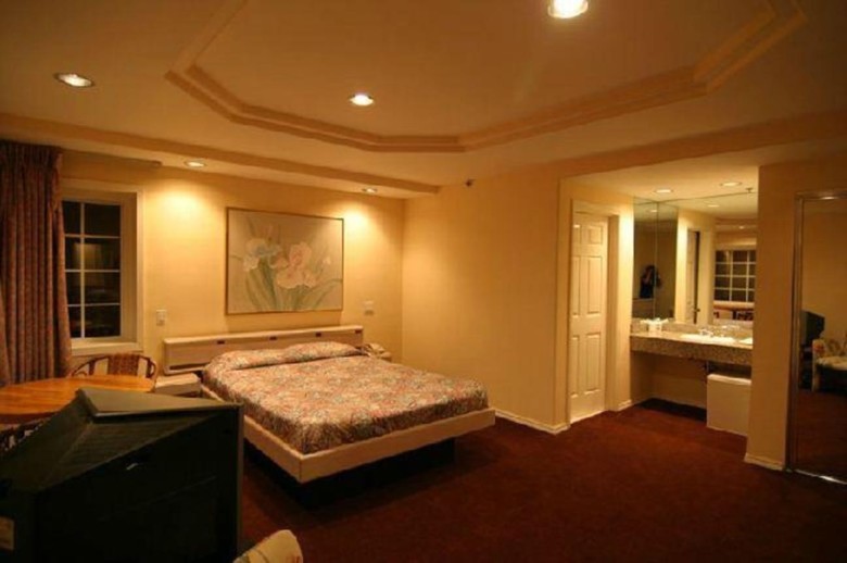 Hotel Wilshire Crest