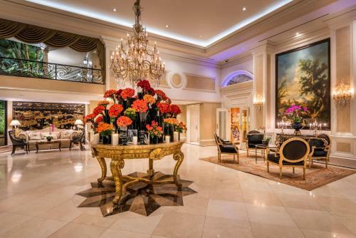 Beverly Hills Plaza Hotel And Spa