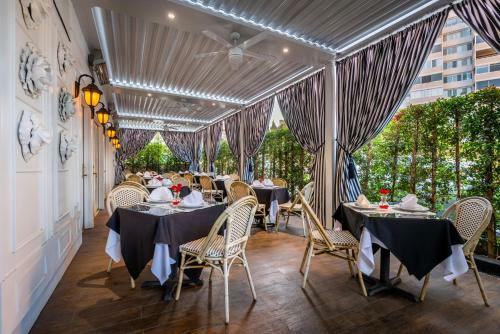 Beverly Hills Plaza Hotel And Spa