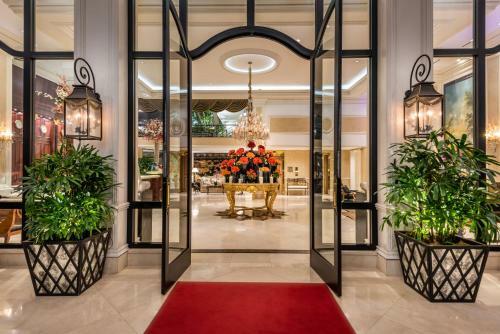 Beverly Hills Plaza Hotel And Spa