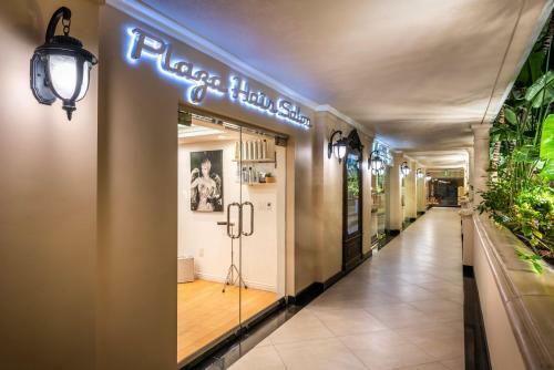 Beverly Hills Plaza Hotel And Spa