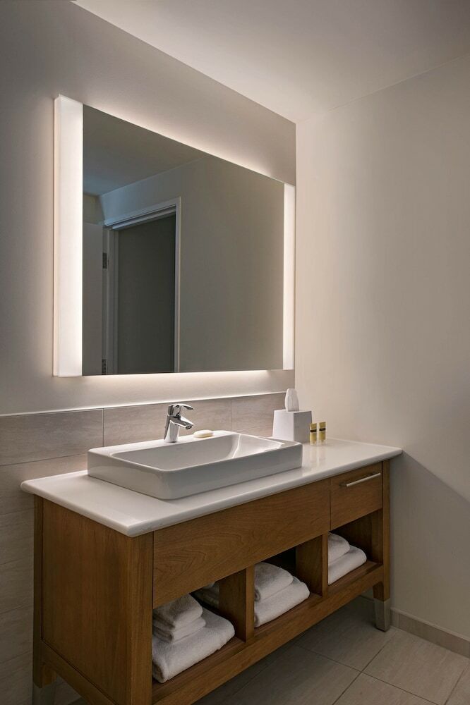 Hotel Element Detroit At The Metropolitan