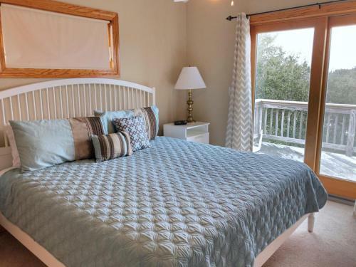 Sea Vibrations