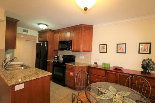 950 Broadway Two-bedroom Apartment