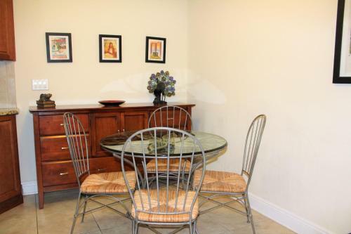 950 Broadway Two-bedroom Apartment