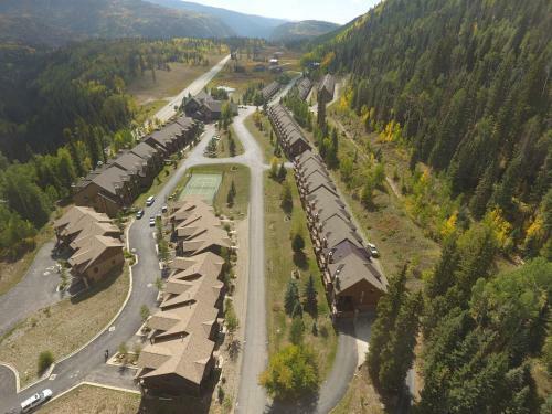Cascade Village - Townhome 2b