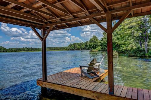 Whispering Pines Lodge: 9 Bedroom