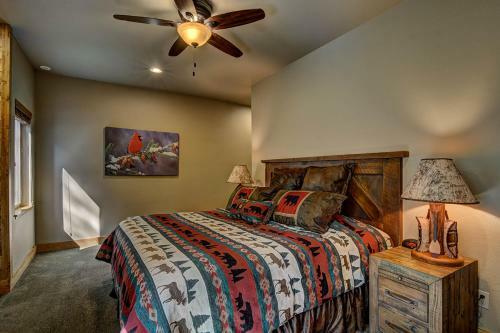 Whispering Pines Lodge: 9 Bedroom