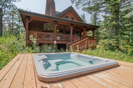 Knotty By Nature - Saw150 Chalet
