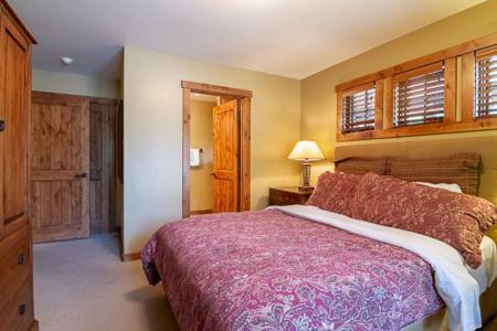 Knotty By Nature - Saw150 Chalet