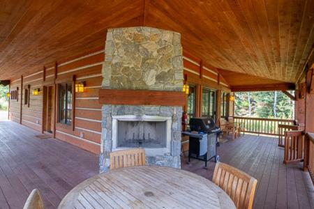 Knotty By Nature - Saw150 Chalet